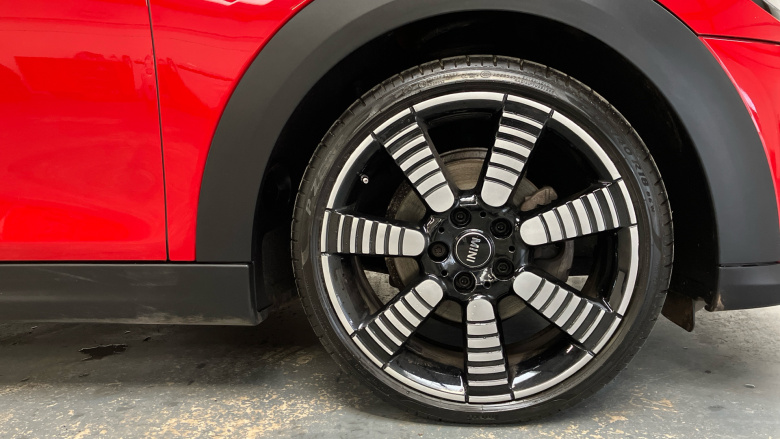 MINI Hatchback 1.5 Cooper Exclusive 5dr Auto Petrol Hatchback